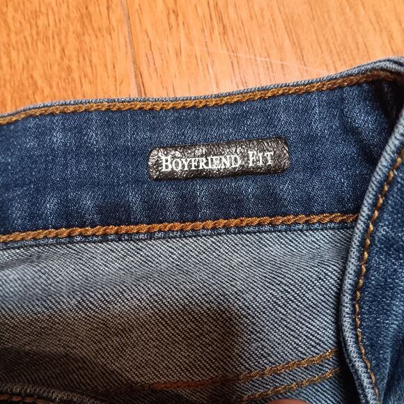 Judy Blue Women's 3/26 Distressed Destroyed Medium Wash Boyfriend Fit Jeans - Picture 5 of 7